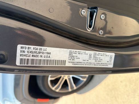 Used 2023 Jeep Grand Wagoneer 4WD image 28