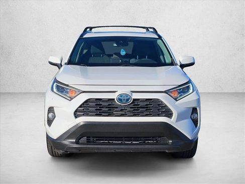 Used 2020 Toyota RAV4 XLE image 2
