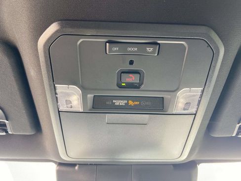 Used 2025 Toyota Tacoma SR5 AWD/4WD image 18
