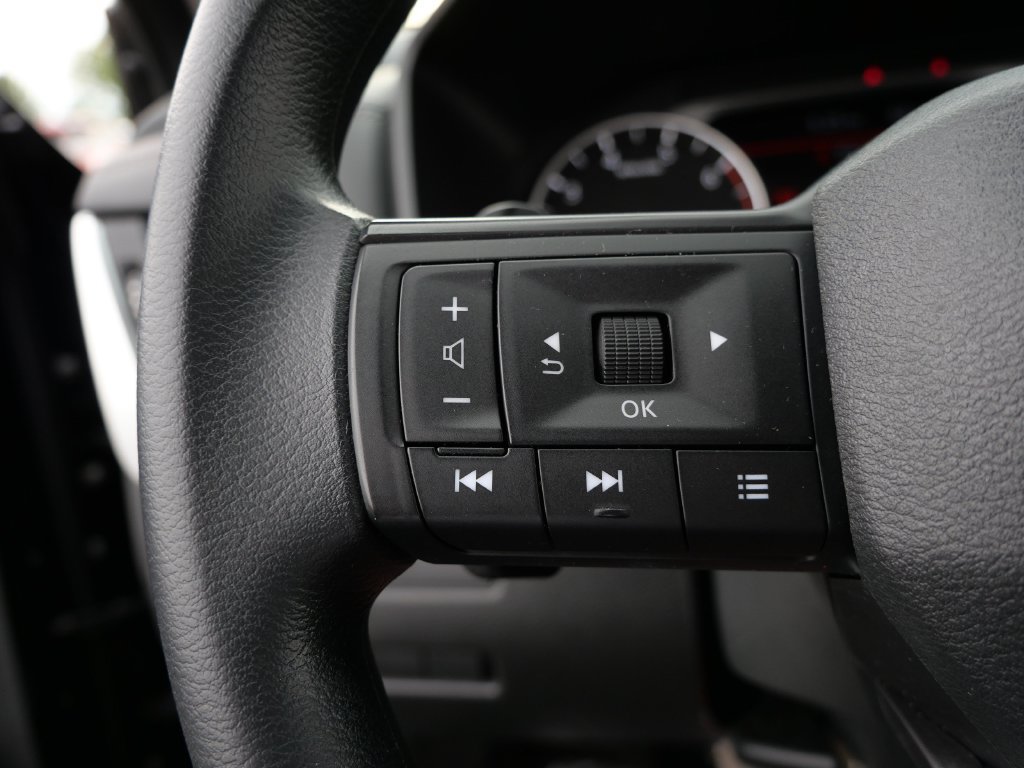Used 2025 Nissan Rogue S AWD/4WD image 27
