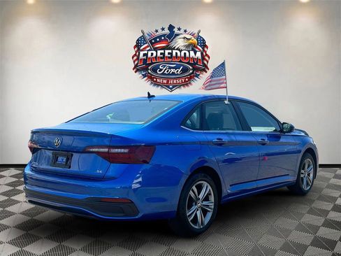 Used 2024 Volkswagen Jetta SE FWD image 5