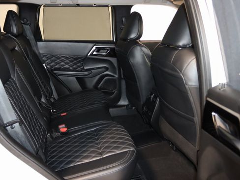 Used 2024 Mitsubishi Outlander 4WD Plug-In Hybrid image 67