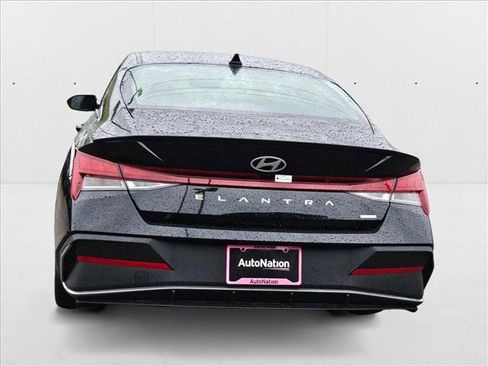 Used 2025 Hyundai Elantra SEL FWD image 8