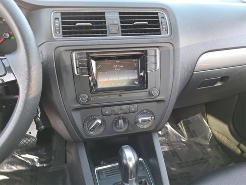 Used 2018 Volkswagen Jetta Wolfsburg Edition image 19