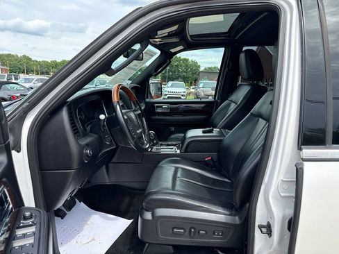 Used 2017 Lincoln Navigator Select AWD/4WD image 29