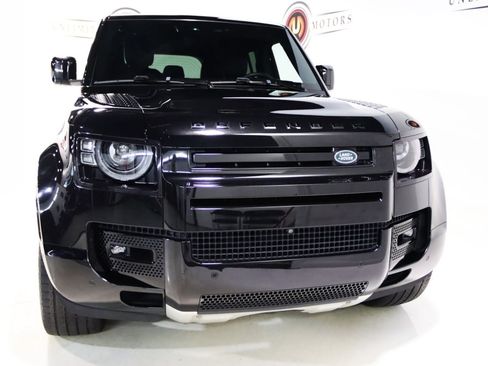 Used 2023 Land Rover Defender 110 V8 AWD/4WD image 24