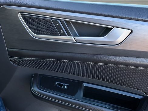 Used 2025 Volkswagen Atlas Cross Sport SE image 27