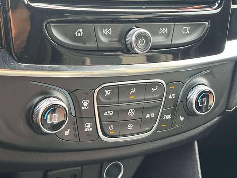 Used 2023 Chevrolet Traverse LT AWD/4WD image 34