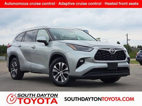 Used 2022 Toyota Highlander XLE AWD/4WD image 1