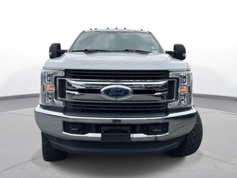 Used 2018 Ford F250 XL w/ STX Appearance Package AWD/4WD image 3