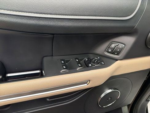 Used 2024 Ford Expedition Limited image 13