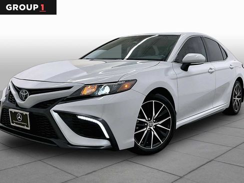 Used 2024 Toyota Camry SE FWD image 1