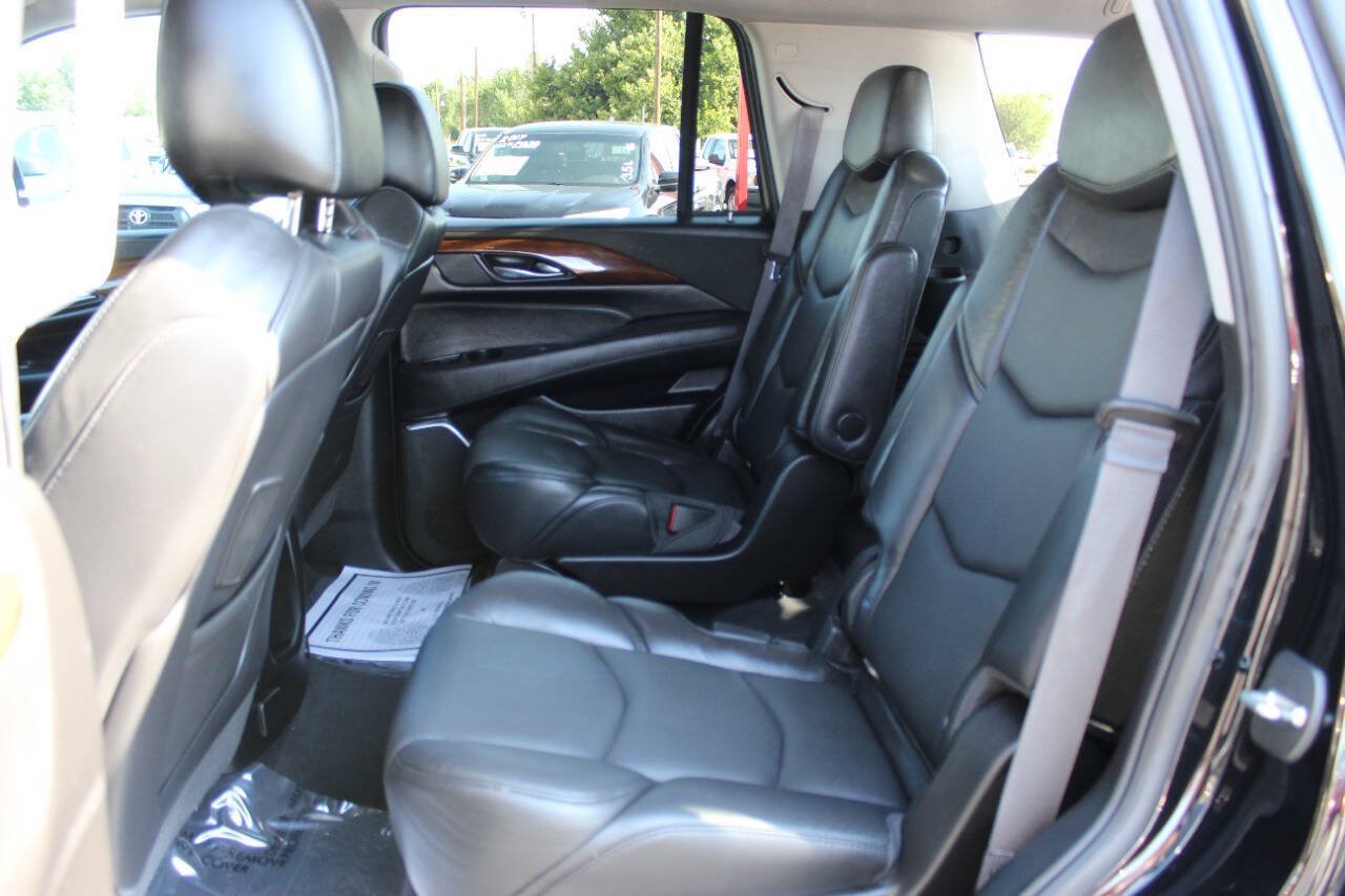 Used 2017 Cadillac Escalade Premium Luxury RWD image 17