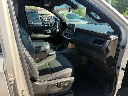 Used 2021 Chevrolet Suburban High Country AWD/4WD image 18