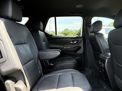 Used 2023 Chevrolet Traverse LT w/ LPO, Floor Liner Package FWD image 13