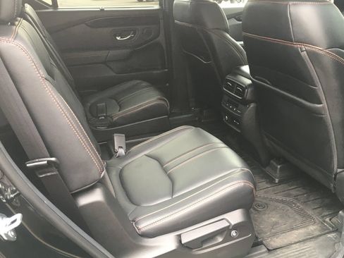 Used 2025 Honda Pilot TrailSport image 8