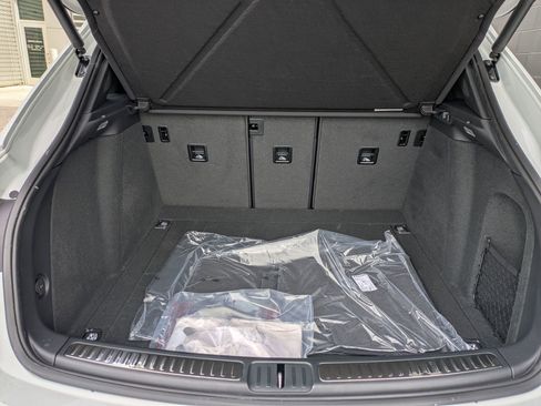 Used 2025 Porsche Macan image 23