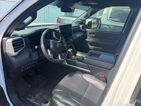 Used 2024 Toyota Sequoia Platinum image 5