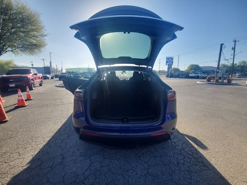Used 2022 Tesla Model Y Performance image 11