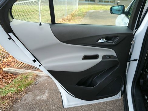 Used 2023 Chevrolet Equinox LS image 21