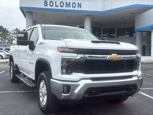 Used 2025 Chevrolet Silverado 2500 LT AWD/4WD image 1