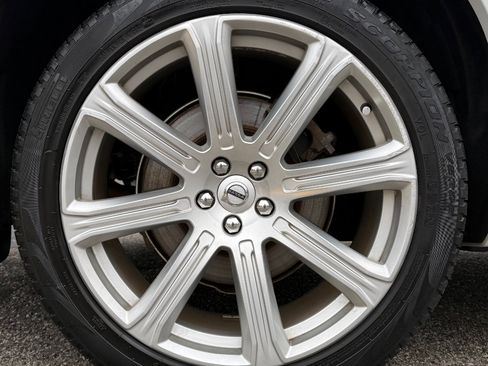 Used 2017 Volvo XC90 T8 Inscription w/ Vision Package image 24