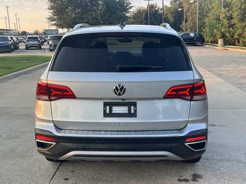 Certified 2024 Volkswagen Taos SE w/ Panoramic Sunroof Package FWD image 8