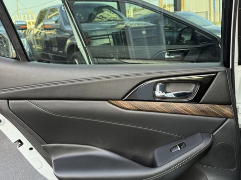 Used 2016 Nissan Maxima Platinum w/ Interior Lighting Package FWD image 22