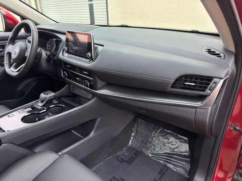 Used 2024 Nissan Rogue SV w/ SV Premium Package FWD image 14