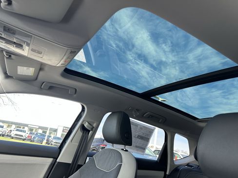 New 2026 Volkswagen Taos SE image 23