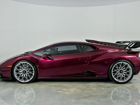 Used 2022 Lamborghini Huracan STO image 12