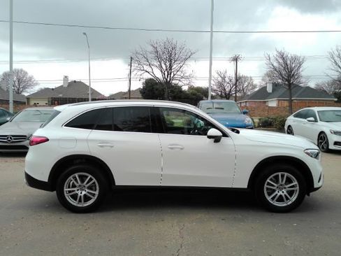 Used 2024 Mercedes-Benz GLC 300 SUV image 5