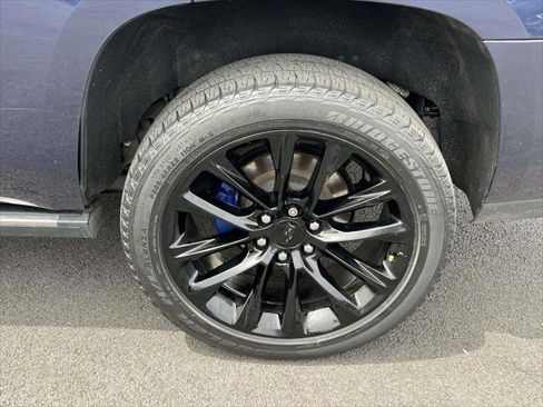 Used 2018 Cadillac Escalade Premium Luxury AWD/4WD image 10