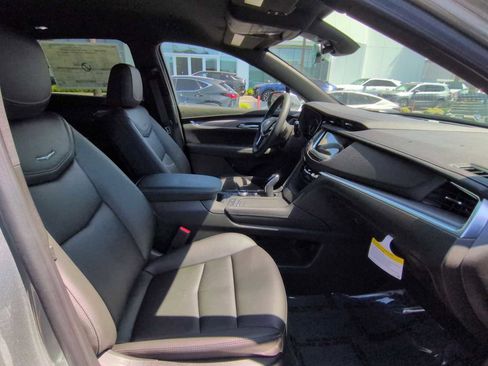 New 2025 Cadillac XT5 Luxury image 25
