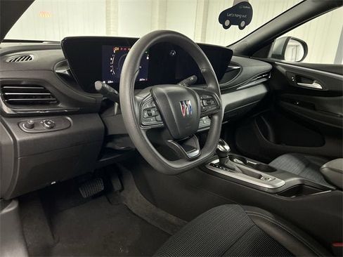 Certified 2025 Buick Envista Preferred image 10