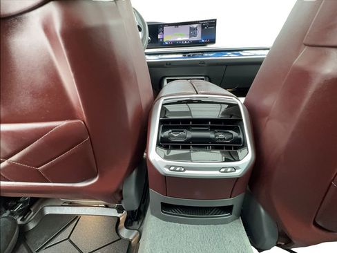 Used 2023 BMW 740i w/ Luxury Rear Seating Package RWD image 35