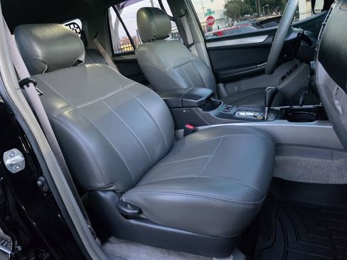 Used 2004 Toyota 4Runner SR5 AWD/4WD image 32