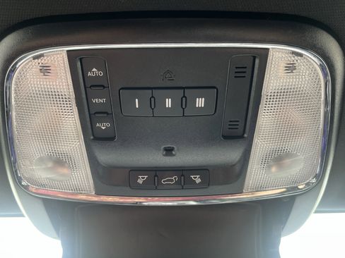 Used 2020 Jeep Grand Cherokee Limited AWD/4WD image 24