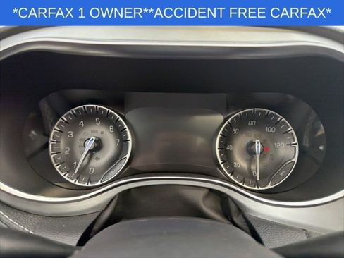 Used 2025 Chrysler Pacifica Limited image 32