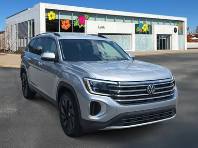 Certified 2024 Volkswagen Atlas SE w/ Black Wheel Package