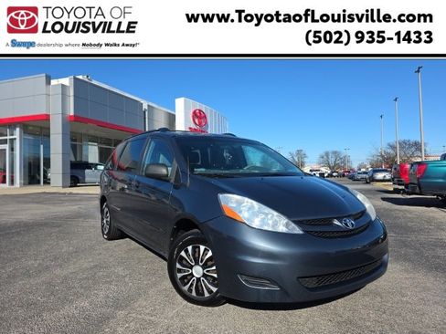 Used 2010 Toyota Sienna LE image 1