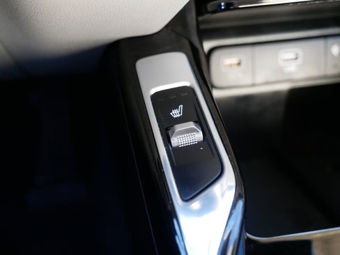 Certified 2023 Kia Sorento SX image 32