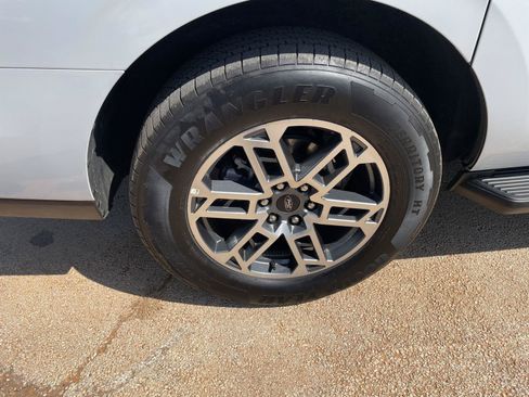 Used 2025 Ford Expedition Max Active RWD image 39