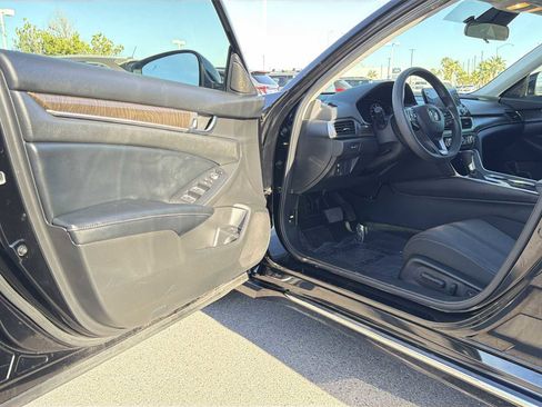 Used 2018 Honda Accord EX image 17