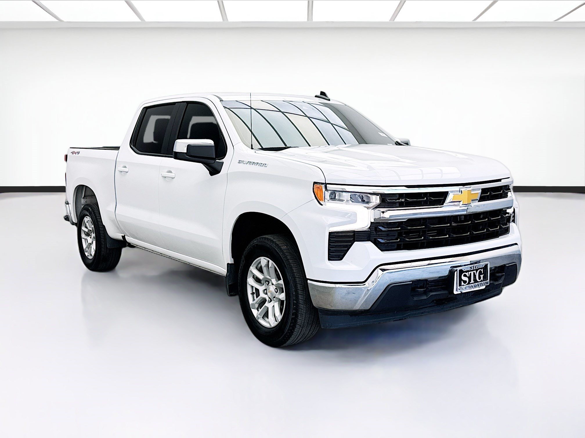 Used 2024 Chevrolet Silverado 1500 LT AWD/4WD image 3