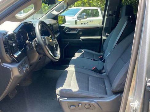 Used 2023 Chevrolet Silverado 1500 LT AWD/4WD image 11