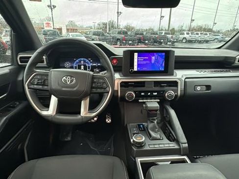 Used 2025 Toyota Tacoma TRD Sport AWD/4WD image 8