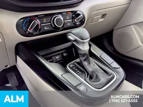 Used 2025 Kia Soul LX w/ LX Technology Package FWD image 16
