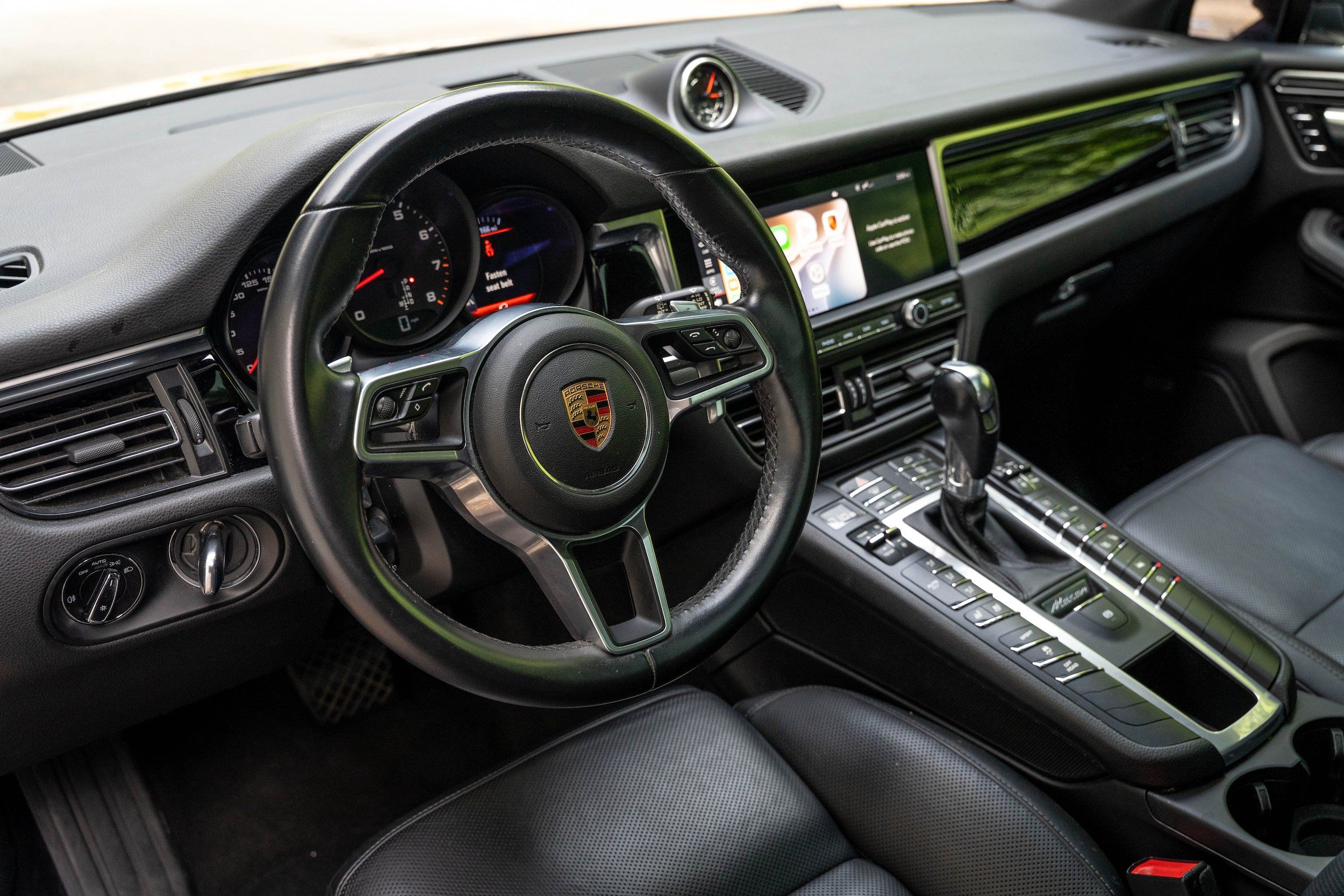 Used 2020 Porsche Macan AWD/4WD image 3