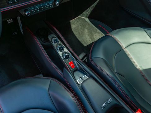 Used 2021 Ferrari F8 Tributo image 54